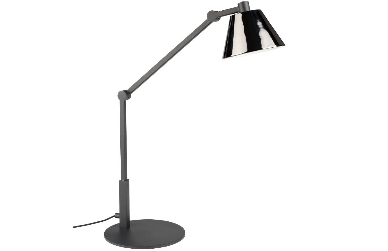 Černá kovová stolní lampa