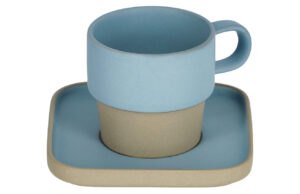Modrý porcelánový šálek a podšálek Kave